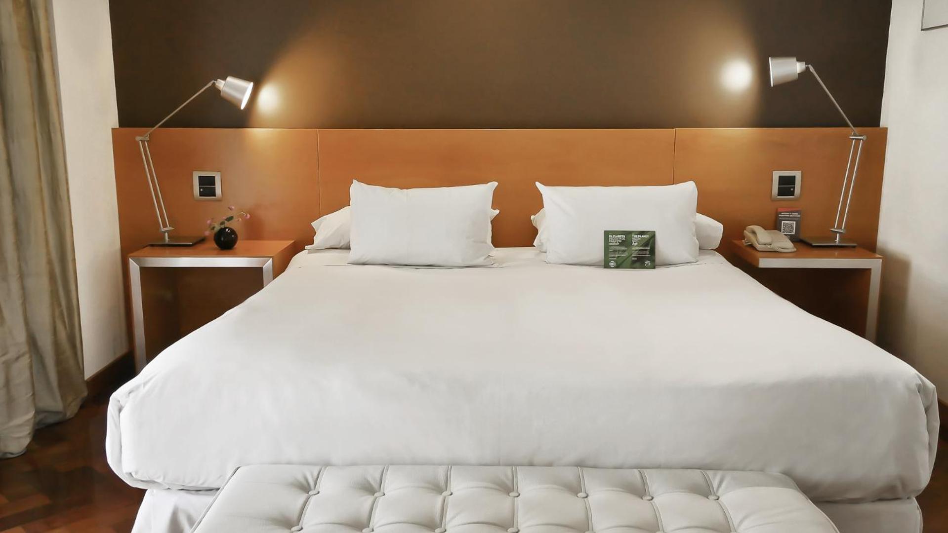 725 Continental Hotel Buenos Aires Bagian luar foto A double bed
